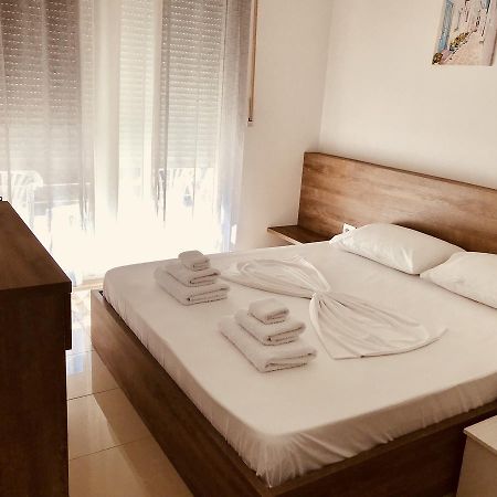 Viktoria'S Apartments Shëngjin المظهر الخارجي الصورة
